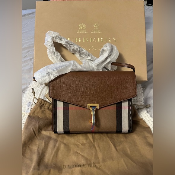 Burberry - Picture 4 of 5